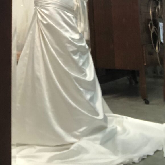 SAMPLE Satin Wedding Dress, Ivory Simple Mermaid Fit & Flare Sexy, Corset back - Picture 10 of 10